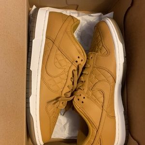 Nike Dunk Low Quilted Sneaker in wheat 7.5M/9W